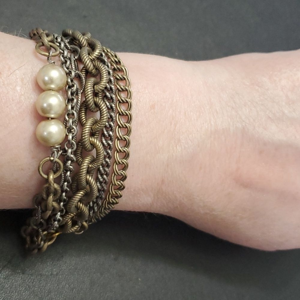 Multi tone multi chain bracelet 6.5"